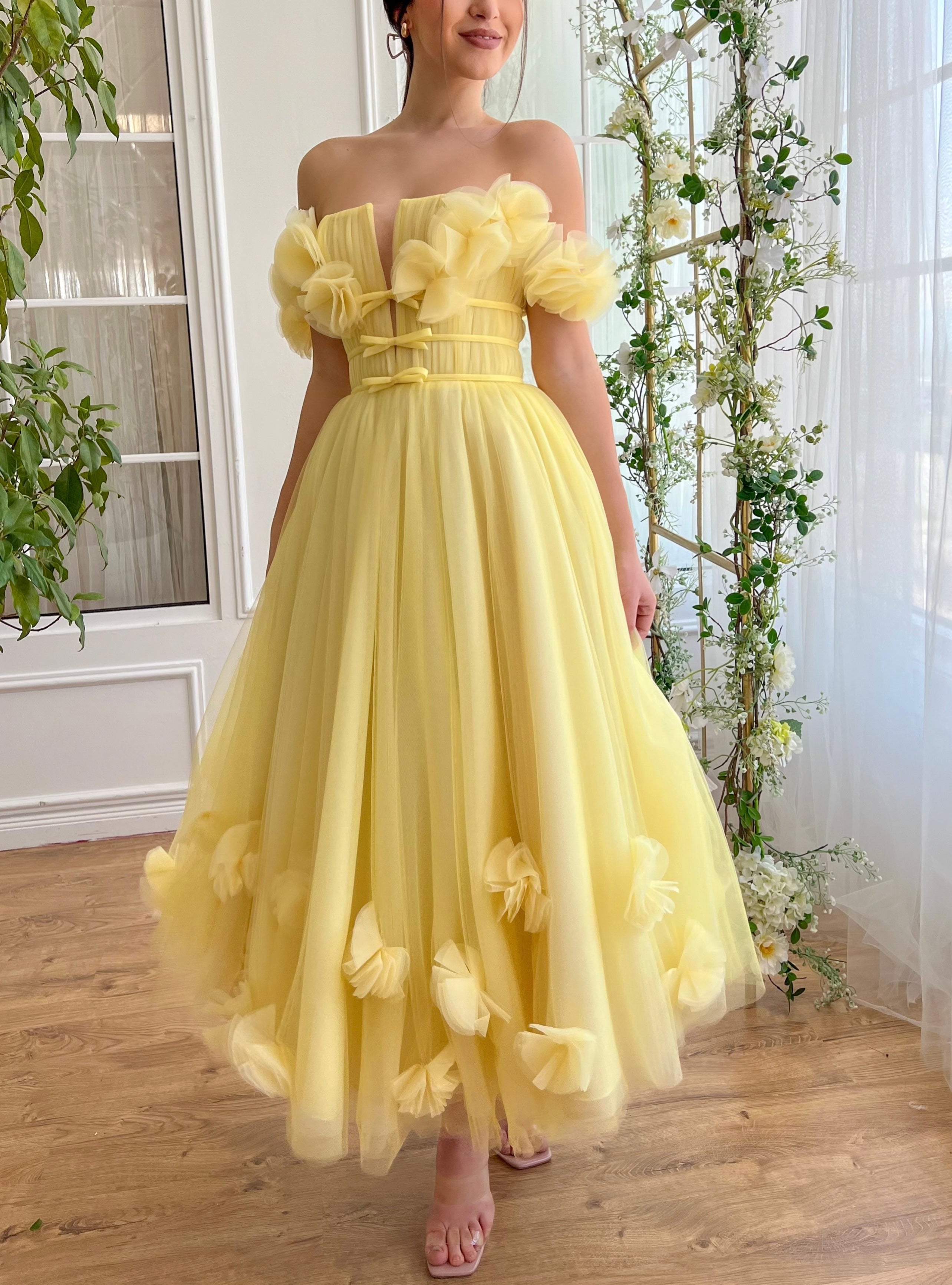 Yellow midi dress with off the shoulder sleeves and embroidery