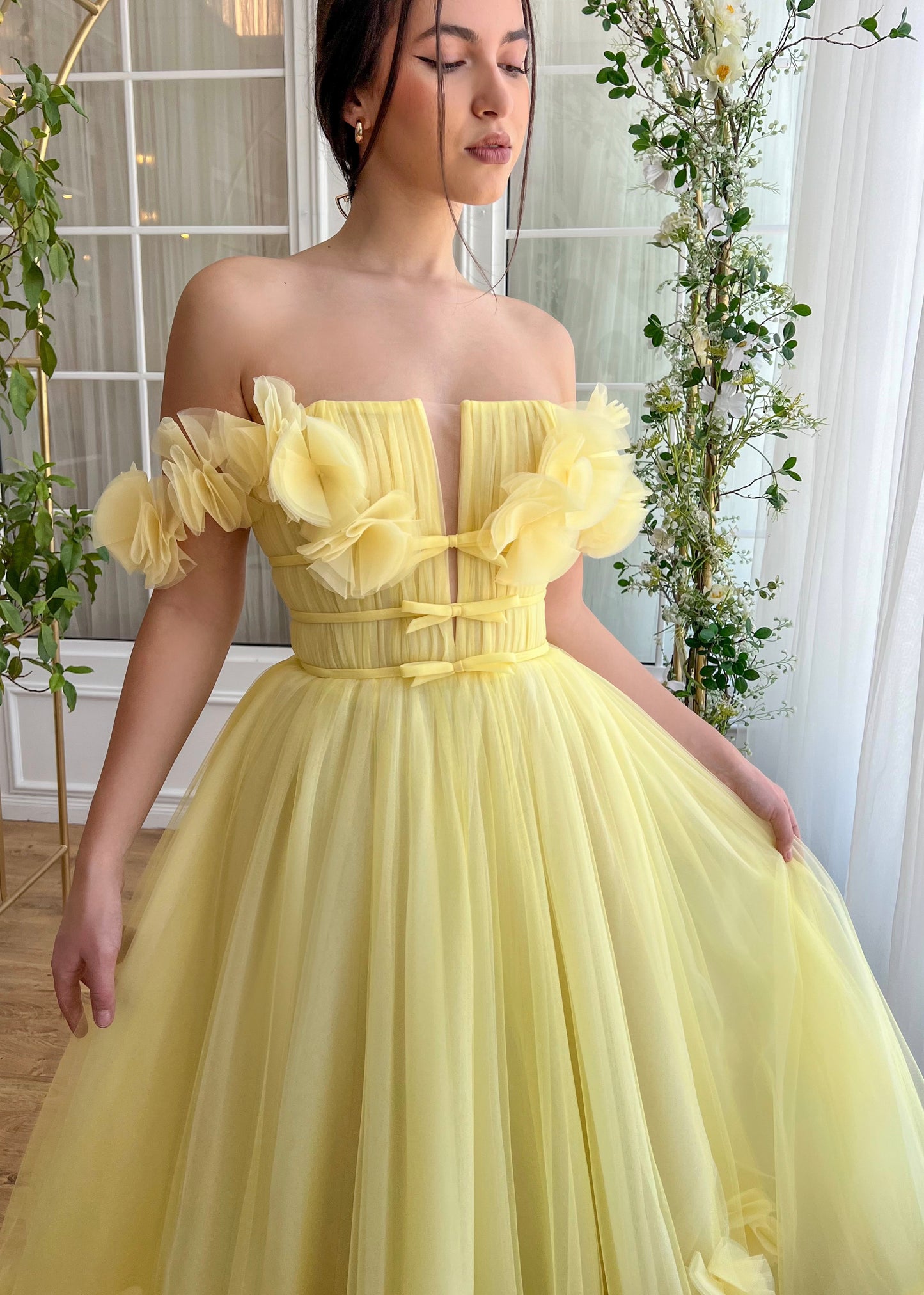 Yellow midi dress with off the shoulder sleeves and embroidery