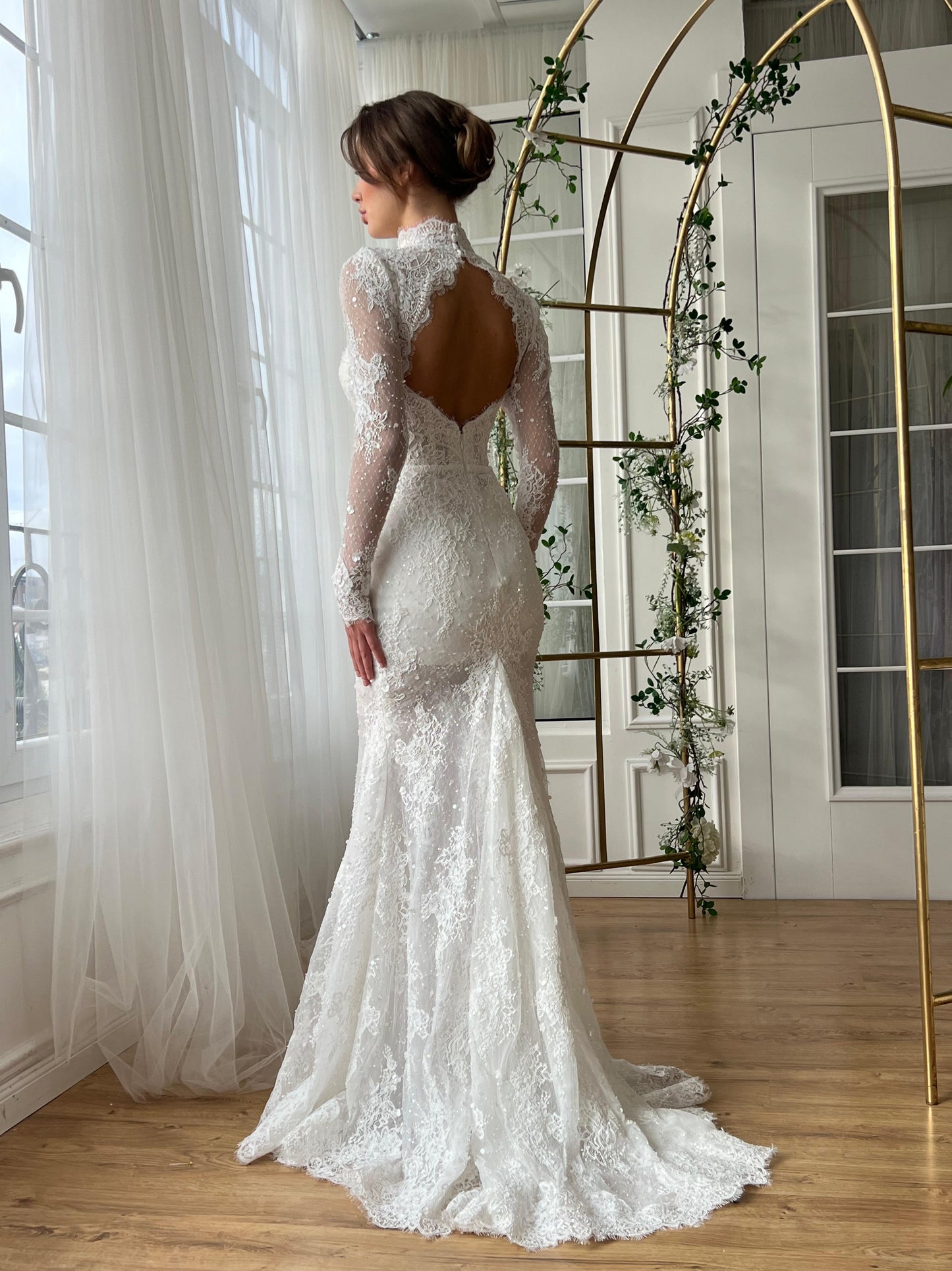 White bridal mermaid dress with long sleeves, lace, embroidery and veil