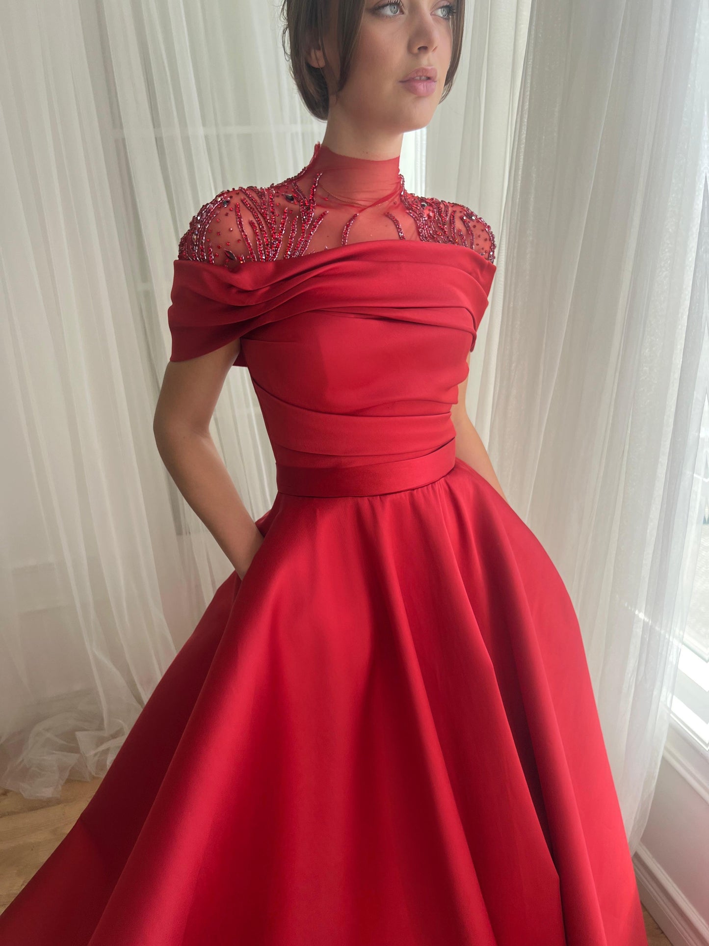 Red A-Line dress with short sleeves, tafetta fabric and embroidery