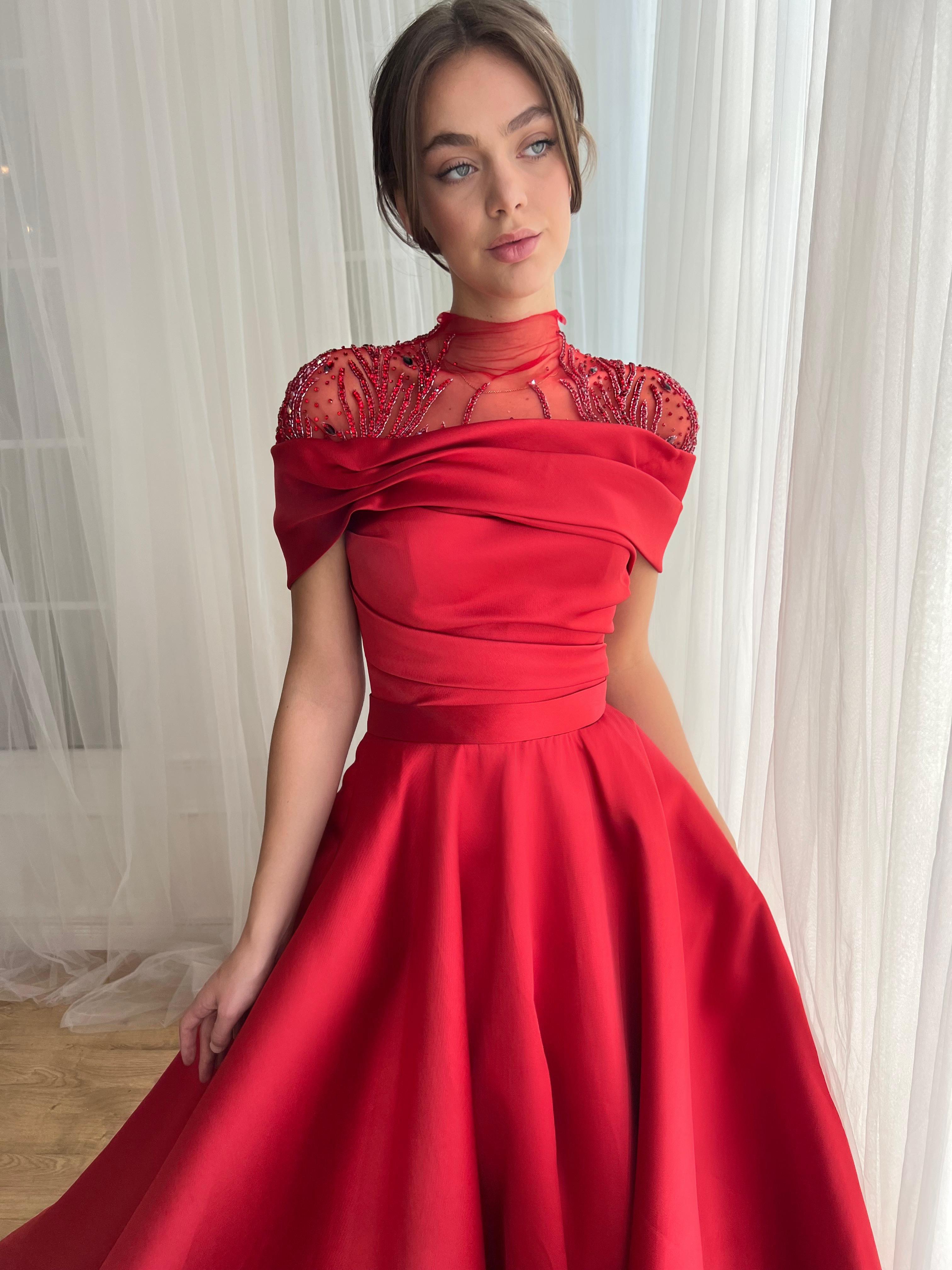 Red A-Line dress with short sleeves, tafetta fabric and embroidery