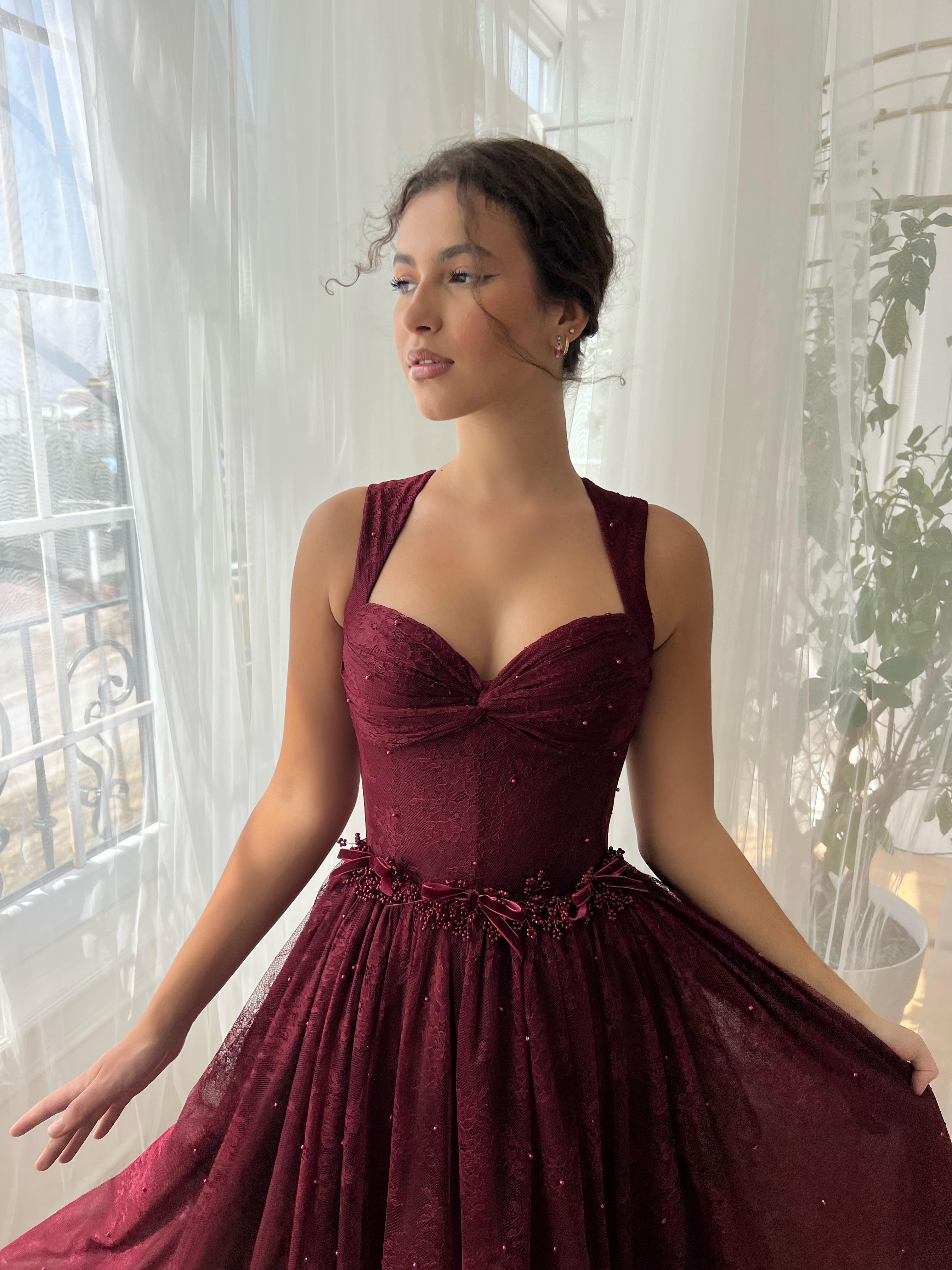 Maroon midi dress with straps and embroidery