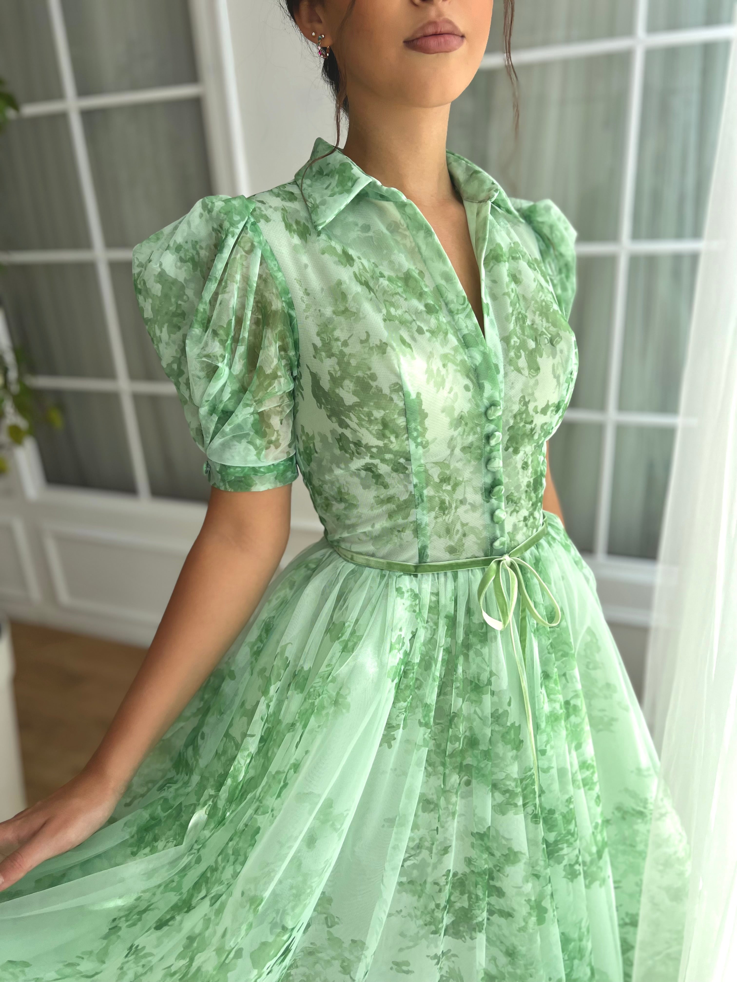 Green midi dress with short sleeves and collar